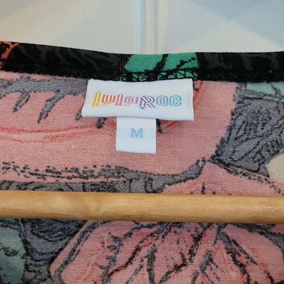 LulaRoe Gigi Tee - Picture 4 of 6